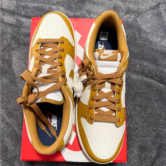 Phantom Gold Nike Low Dunk size 11 - Picture 4 of 6